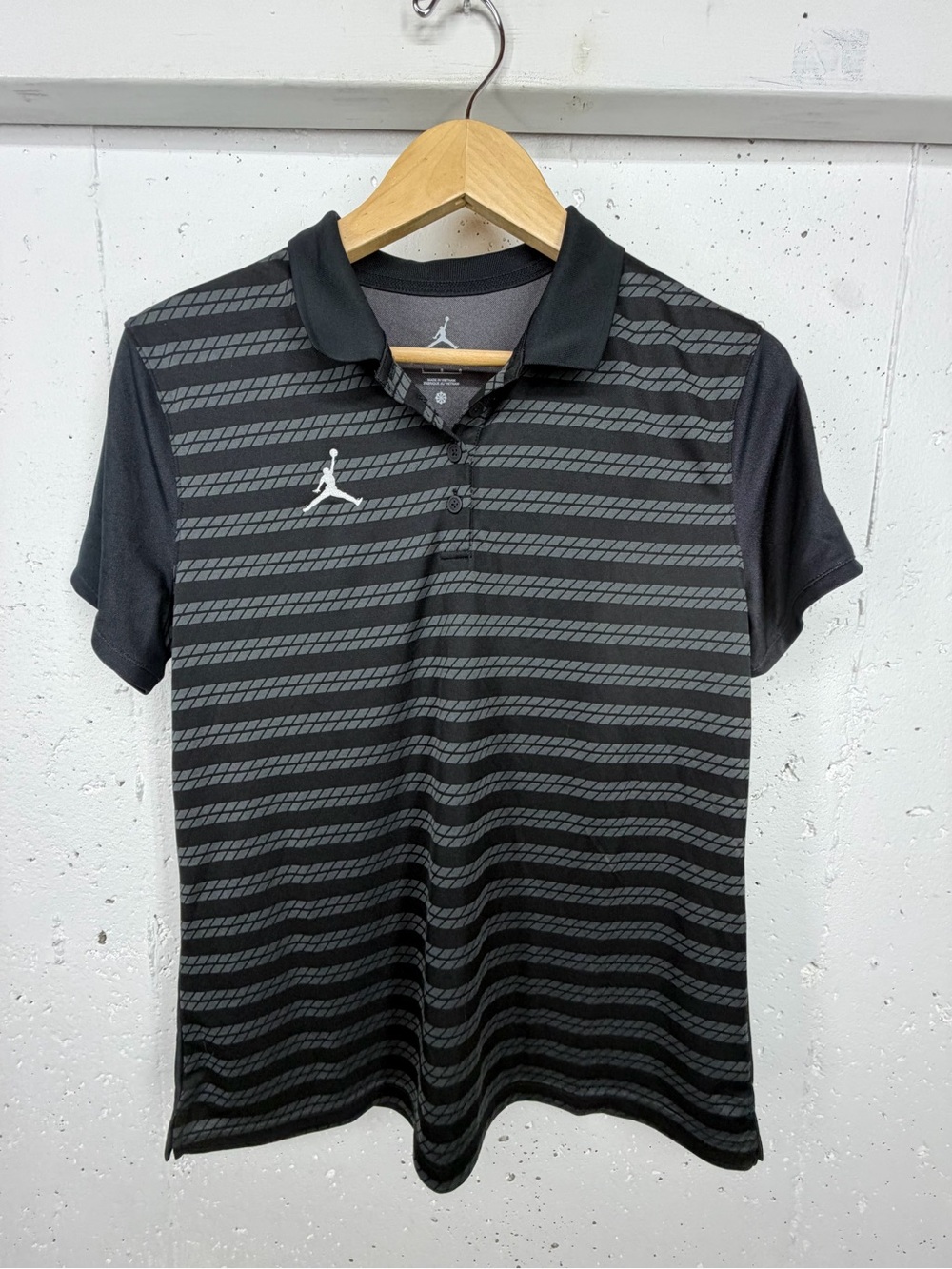 Air Jordan Nike Size Large Atlanta Hawks Black Gray Striped Polo Shirt